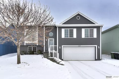 6137 S 190th Ter, Omaha, NE 68135