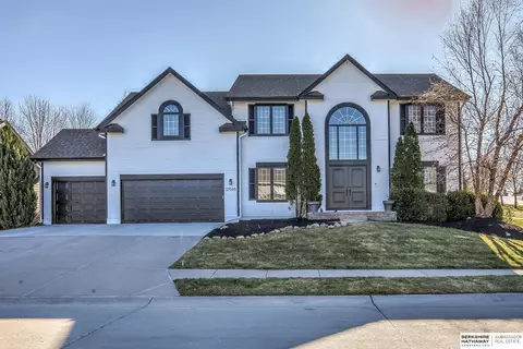 17335 Wirt St, Omaha, NE 68116