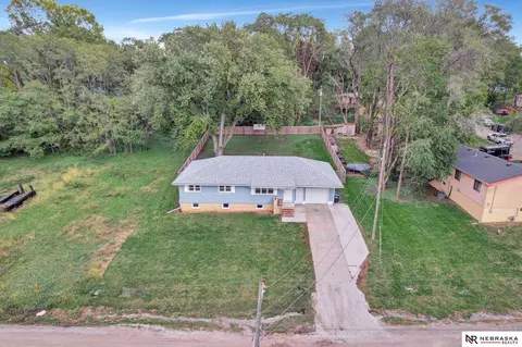 6411 N 49th St, Omaha, NE 68104