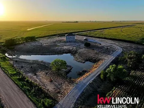 902 Road 1 Rd, Fairmont, NE 68354