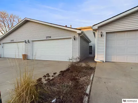 1724 Granada Ln, Lincoln, NE 68528