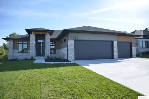 8825 Grey Hawk Ct, Lincoln, NE 68526