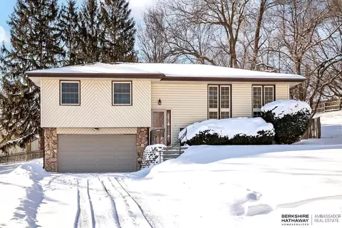 15519 Howard Cir, Omaha, NE 68154