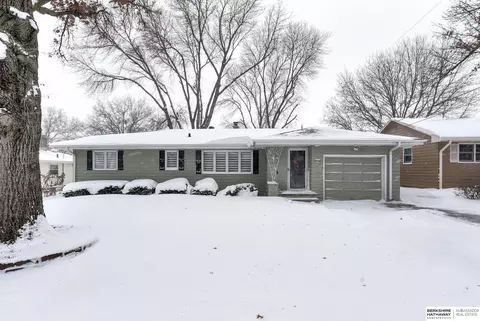3718 S 75th St, Omaha, NE 68124