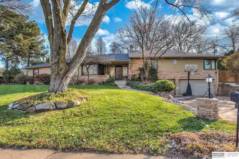 833 Palamino Rd, Omaha, NE 68154