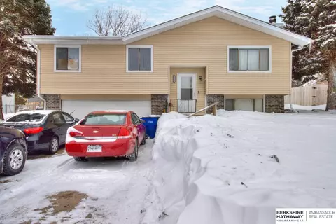 7738 Cottonwood Ave, La Vista, NE 68128