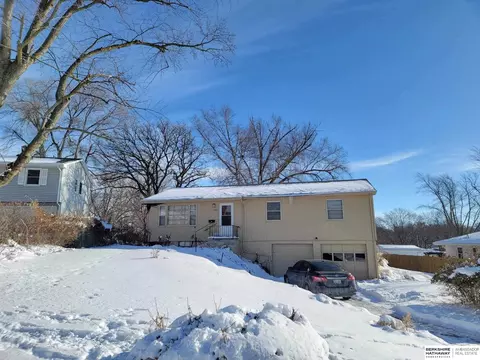 1005 S Jackson St, Papillion, NE 68046