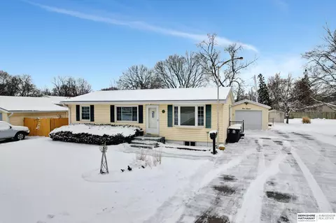 911 24th Ave, Council Bluffs, IA 51501