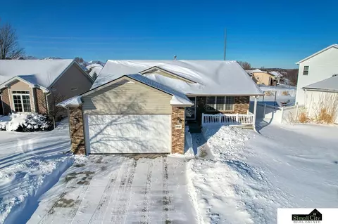 5930 Cavvy Rd, Lincoln, NE 68516
