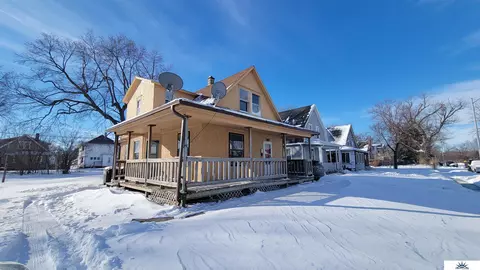 2423 Templeton St, Omaha, NE 68111