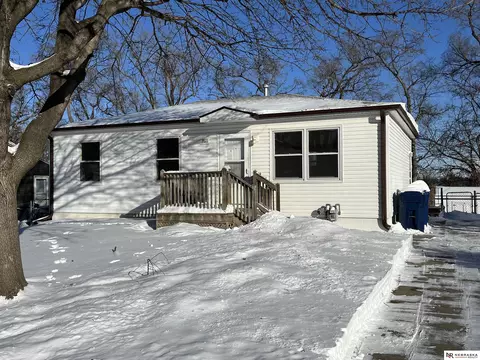 7611 Chandler Hills Dr, Bellevue, NE 68147