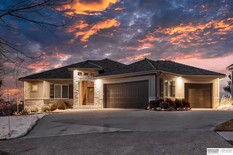 17640 Douglas Cir, Omaha, NE 68118