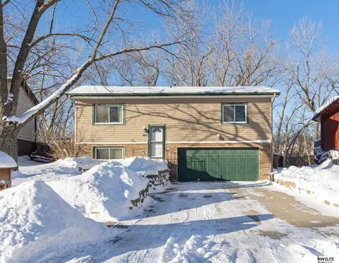 806 Willow Ave, Bellevue, NE 68005