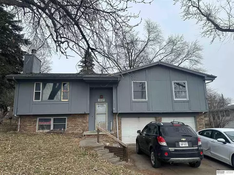 1007 S Harrison St, Papillion, NE 68046