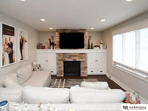 209 5 St, Waterloo, NE 68069 photo 2