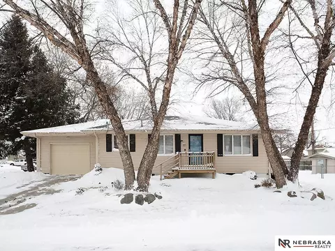209 5 St, Waterloo, NE 68069