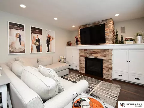 209 5 St, Waterloo, NE 68069 photo 3