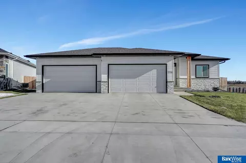 7724 Isidore Dr, Lincoln, NE 68516