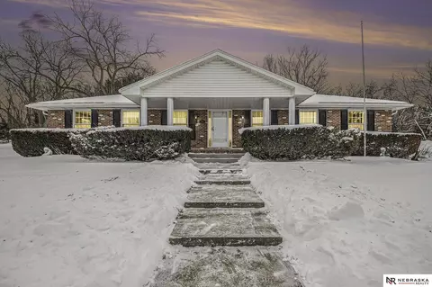 713 W River St, Weeping Water, NE 68463