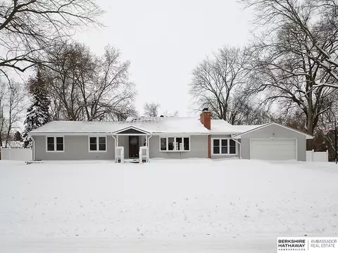 7685 Hickory St, Omaha, NE 68124
