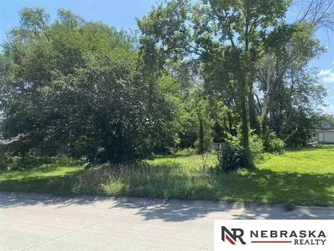 3183 Grand Ave, Omaha, NE 68111
