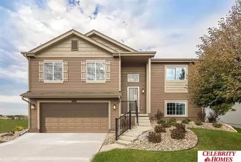 8543 Baker St, Omaha, NE 68122