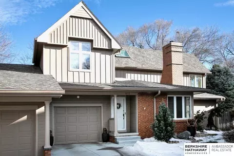 813 N 131st Plz, Omaha, NE 68154