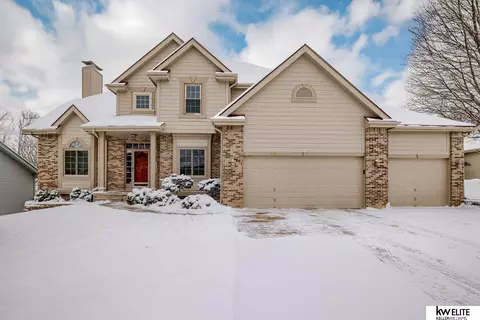 17819 Washington Cir, Omaha, NE 68135