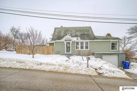 506 E 2nd St, Louisville, NE 68037