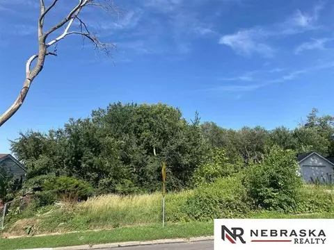 4716 N 37th St, Omaha, NE 68111