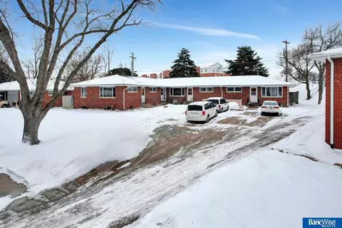 145 Wedgewood Dr, Lincoln, NE 68510