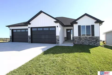 524 N 106th St, Lincoln, NE 68527