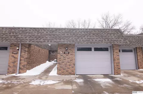 3316 Neerpark Dr, Lincoln, NE 68506