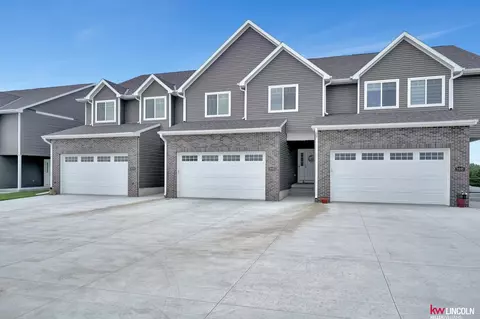 9440 Merryvale Dr, Lincoln, NE 68526