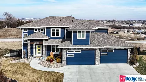 10508 Windward Ave, Papillion, NE 68046