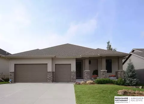 18427 Dewey Ave, Omaha, NE 68022