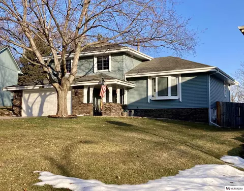 16124 Cedar Cir, Omaha, NE 68130