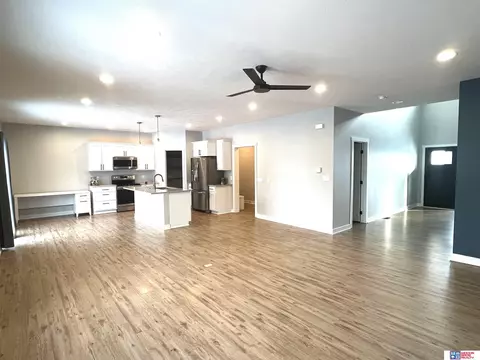 1424 E 8th St, Hickman, NE 68372 photo 3