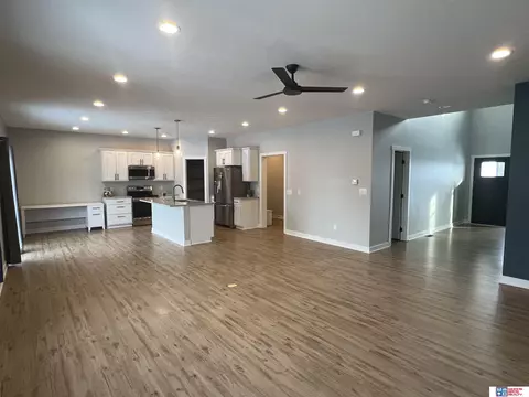 1424 E 8th St, Hickman, NE 68372 photo 4