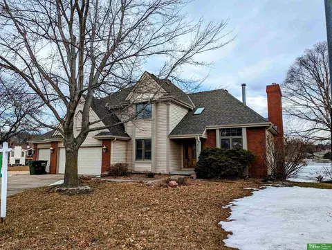 8508 Oahu Cir, Papillion, NE 68046