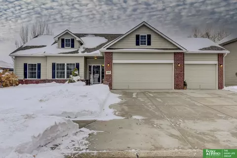 8566 S 102 St, La Vista, NE 68128