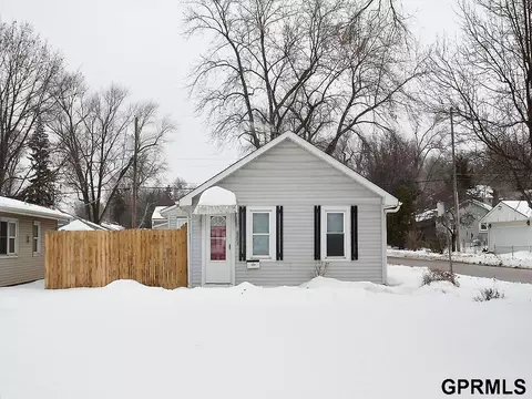6802 Pacific St, Omaha, NE 68106