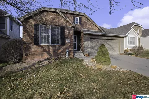 18890 Mayberry Plz, Omaha, NE 68022