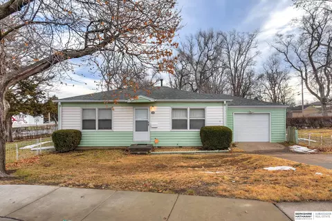 3501 S 67th St, Omaha, NE 68106