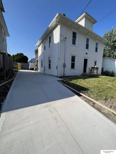 551 Mill St, Council Bluffs, IA 51503