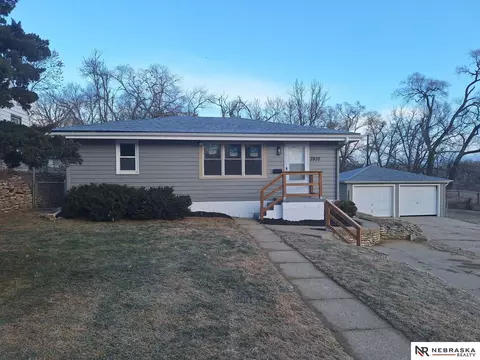 3930 Himebaugh Ave, Omaha, NE 68111