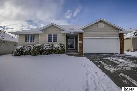 21323 Flagstone Dr, Gretna, NE 68028