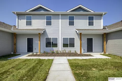 2176 Brandon Ln, Fremont, NE 68025