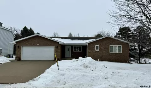 860 Franklin Dr, Crete, NE 68333