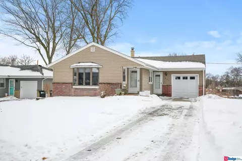 5823 Hamilton St, Omaha, NE 68132
